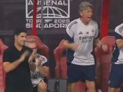 Cómo fue el debut de Gabriel Heinze como ayudante de campo de Mikel Arteta en la victoria del Arsenal frente al Milan