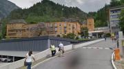 Desesperación: se le cayó el cochecito con su bebé de dos meses y rodó 50 metros