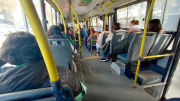 Vecinos atraparon a dos pungas que robaron dinero en un colectivo en pleno centro
