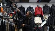 Fuerte retroceso en la venta de ropa: cayó 7,7% en el tercer bimestre del año y crece la preocupación en el sector