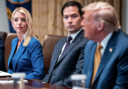 La Fiscal General Pam Bondi alertó a Donald Trump que su nombre apareció en los archivos de Jeffrey Epstein