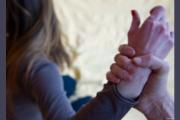 Auxilió a joven vecina que era golpeada y le pegaron certero fierrazo en la cabeza