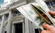 Bancos al límite: ¿qué revela la venta de dólares propios y la escasez de pesos?