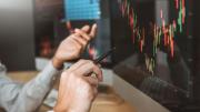 Los bonos en dólares rebotan y las acciones locales extienden ganancias