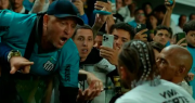 Video: la escandalosa pelea de Neymar con un hincha