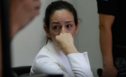 Condenada por asesinar a su ex novio, detenida por golpear a su marido
