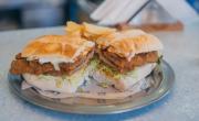 ¿Qué comida argentina tiene un monumento y dónde se encuentra?