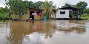 En Araguaimujo toman una escuela para refugiarse por crecida del río Orinoco – Correo del Caroní