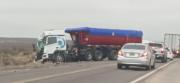 Choque de camiones en la Ruta 151: llevaba arenas para Vaca Muerta y creen que se durmió
