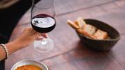 Dónde tomar vinos de alta gama en Buenos Aires: seis espacios con etiquetas de lujo