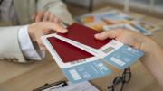 Vendía pasajes falsos a España: unas 200 personas estafadas