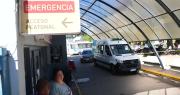 Investigan la tragedia en Los Hornos: chocó con su moto, llegó hasta lo de su ex, pero murió en el hospital