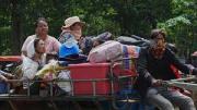 Más de 100.000 desplazados mientras los enfrentamientos fronterizos entre Tailandia y Camboya entran en el segundo día