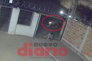 Pánico en el Bº Industria: armados con punta, la arrastraron para robarle (Video)