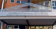 Desastre judicial en Tierra del Fuego: Jueces denunciados por pornografía infantil, chocar y huir, y fiestas millonarias