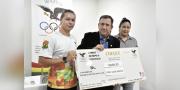 COB entrega ayuda económica a atletas