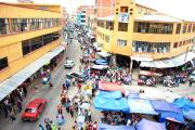 Defensoría al Consumidor detecta acopio de aceite y productos vencidos en mercados de Tarija
