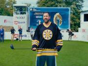 En Netflix, Happy Gilmore 2 con Adam Sandler es divertidísima, irreverente y tiene hasta a Bad Bunny y más cameos de estrellas
