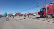 Filas por combustible: Choferes del transporte pesado advierten con bloqueo en El Alto para este lunes