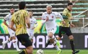 Barbarie en la tribuna durante el empate entre Aldosivi y Newell's: a facazos entre hinchas del Tiburón