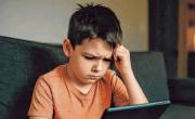 Las otras vacaciones: chicos en línea, padres en tensión