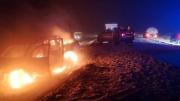 Con la nieve de testigo: chocó en la Ruta 237, se rompió el tanque de combustible y ardieron en llamas dos vehículos
