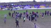 Agredieron a Luis Ventura durante una batalla campal en un partido de Victoriano Arenas: el video