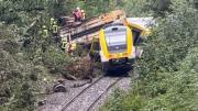 Al menos tres muertos y 34 heridos dejó el descarrilamiento de un tren de pasajeros en Alemania