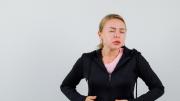 Combate la hinchazón abdominal con este remedio casero a base de una planta antiinflamatoria: así debes consumirla