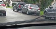 Robarruedas atacaron en City Bell y fueron filmados en plena acción