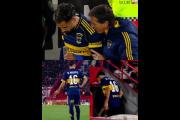 Insólito momento en el Ducó: Merentiel no sabía que lo sacaban y salió a jugar el segundo tiempo
