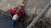 Una joven fue  arrojada a un canal por su pareja