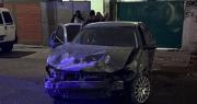 Un auto terminó chocando contra una casa en Chimbas: tres jóvenes heridos