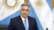 El gobernador Llaryora aumentó 84% las jubilaciones y les otorgó un bono de $ 100.000