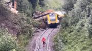 Se descarriló un tren con más de cien pasajeros y hubo al menos tres muertos