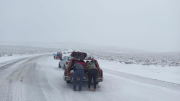 Despistes, choques por alcance y autos varados: cómo afectó la nieve al tránsito en la provincia