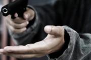 Delincuentes encañonaron a una comerciante y le robaron el celular