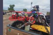 Motociclista paraguayo chocó contra una vaca y sufrió lesiones leves