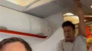 Pánico en un vuelo: un pasajero aseguró que había una bomba al grito de “Alá es grande”