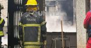 Equipo de rayos X y otros insumos médicos quedan calcinados por incendio que consumió un depósito