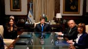Milei recibió a la secretaria de Seguridad de Trump y selló un acuerdo para que argentinos no requieran visa