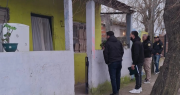 Allanaron la casa de la mamá del femicida de Berisso y secuestraron el arma con la que cometió el crimen