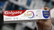 Colgate lanza un recambio gratuito para la pasta dental prohibida por ANMAT: cómo hacerlo