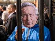 Histórico juicio contra Álvaro Uribe en Colombia: La justicia no se arrodilla al poder