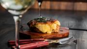 Bodegón en Buenos Aires: el restaurante que cocina a las brasas y cavas selectas