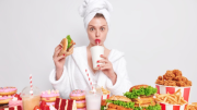 ¿Quieres retrasar tu envejecimiento? Elimina ya de tu dieta estos 11 alimentos que perjudican tu organismo