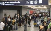 Más viajes al exterior que ingresos de turistas