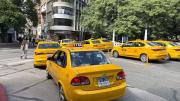 Nuevo capítulo en el conflicto con las aplicaciones de movilidad: marcha de taxistas y debate en el Concejo