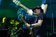 Carlos Santana deslumbra con el paso de su gira “Oneness Tour” en las Noches del Botánico