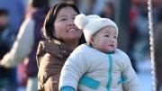 China ofrecerá u$s500 de subsidio a los padres para impulsar la natalidad